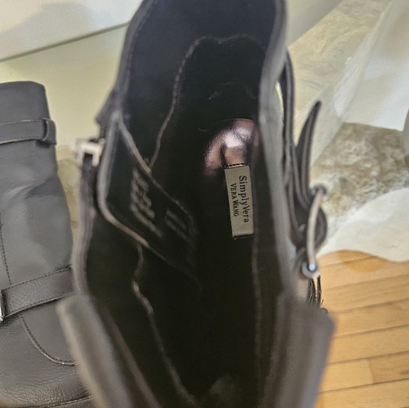 Vera Wang Elegant Black Buckle Heeled Boots - Picture 7 of 7